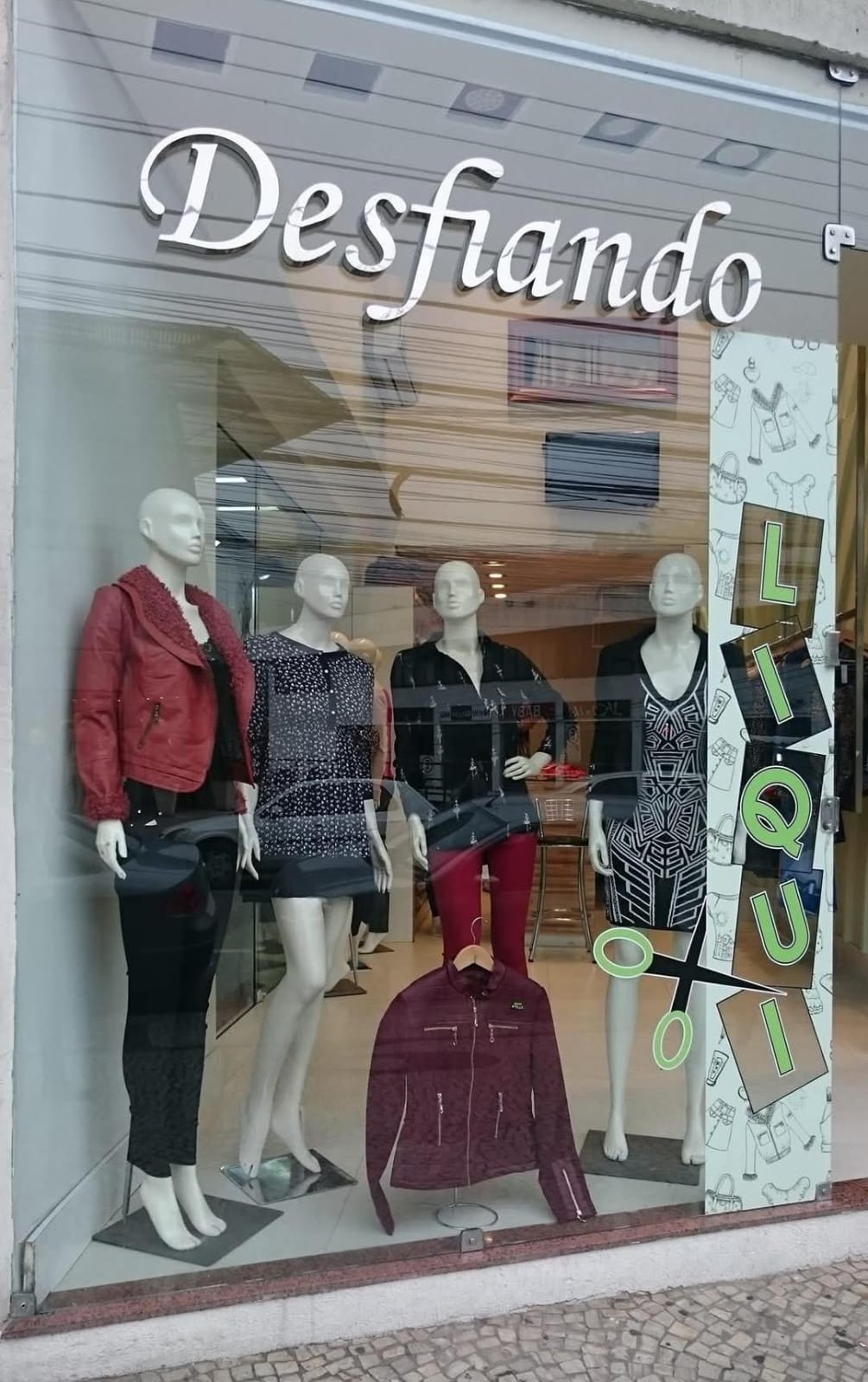Fachada da Desfiando